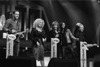 Kimberly Schlapman (left) was visibly moved when country music legend Reba McEntire invited her band, Little Big Town, to join the Grand Ole Opry.