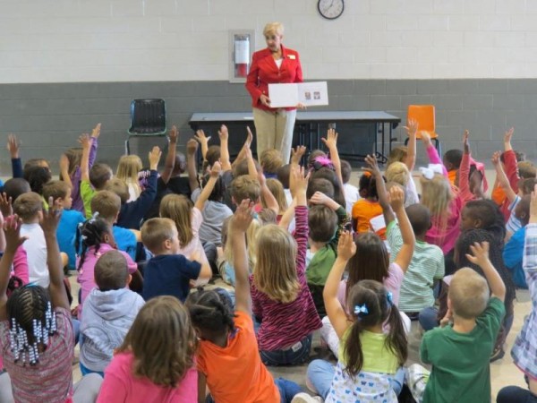 news-First Lady Leads Story Time