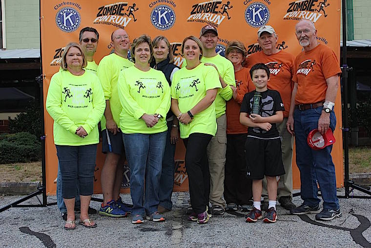 Human volunteers from the Clarkesville Kiwanis Club and community made sure the runners survived. (PHOTO/Clarkesville Kiwanis Facebook)