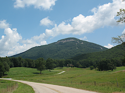 Mount_Yonah_in_summer