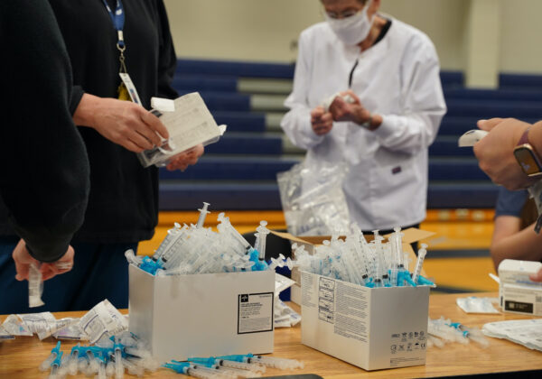 School-Vaccination-3-11-21-600x420