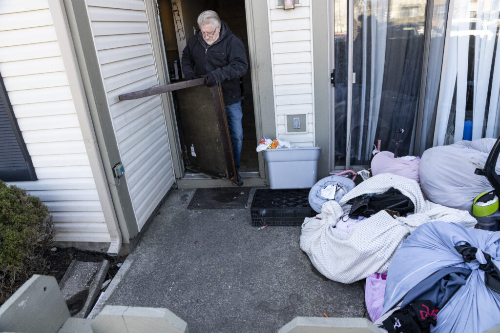 Columbus, Ohio Bailiff Carries Out Eviction As Americans Struggle In Pandemic Economy
