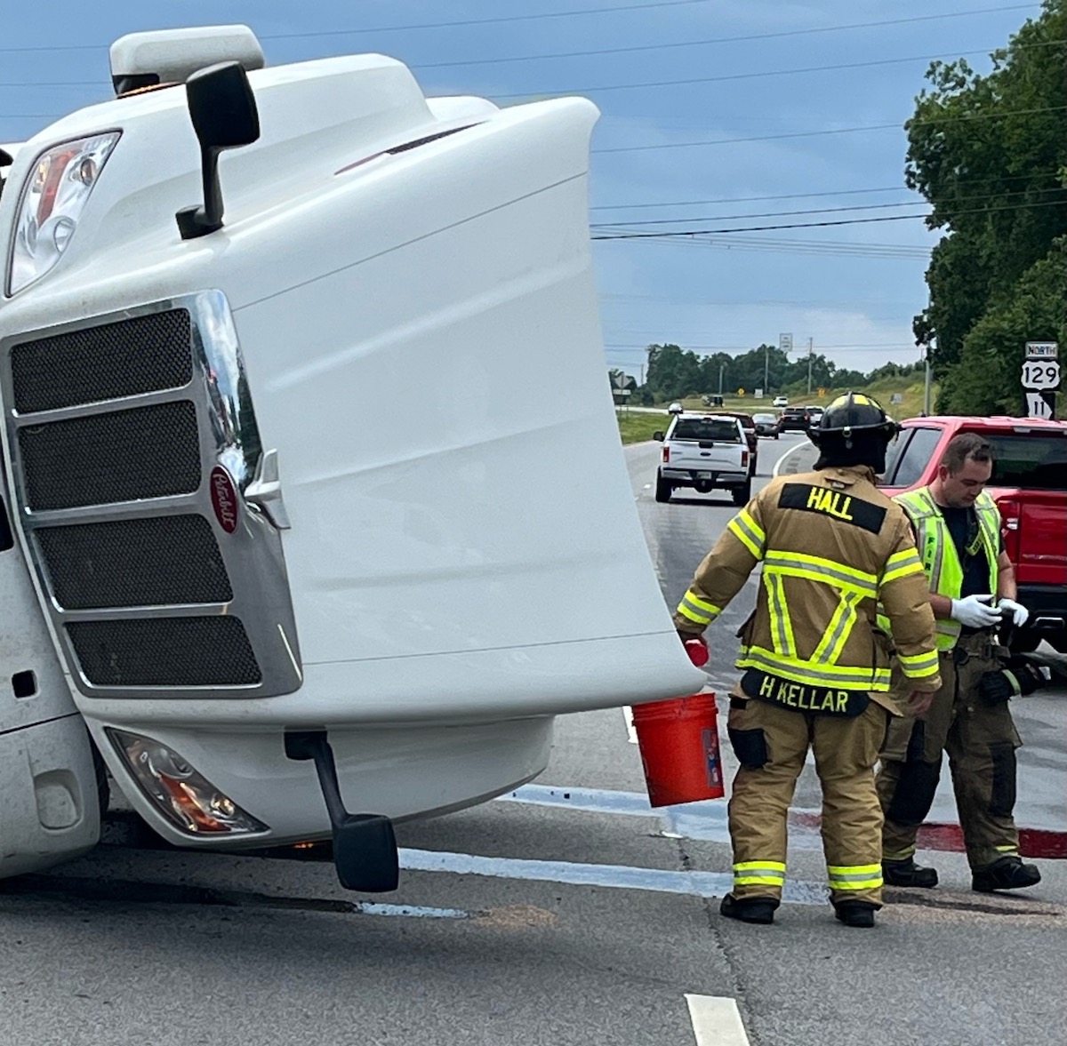 oberturned 18-wheeler