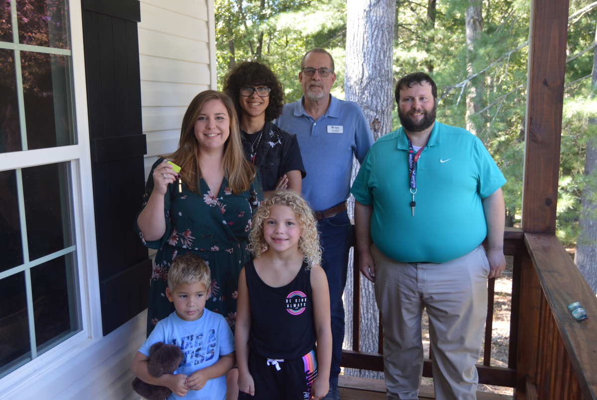 Alicia Murphy and family with keys