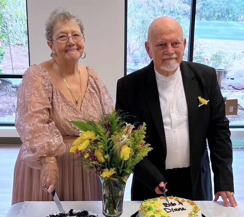 Diane-and-Bob-Cutting-Cakes-11.17.2023