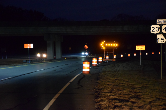 Lane closure at night SR 365