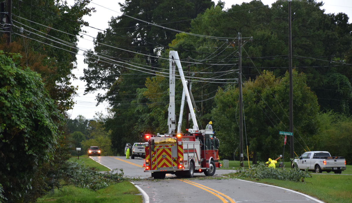Crews clear roads, restore power after storm - Now Georgia