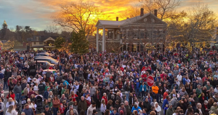 Dahlonega tree lighting 2022