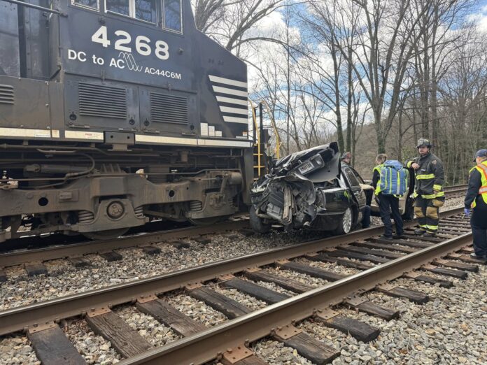 train strikes vehicle in Cornelia