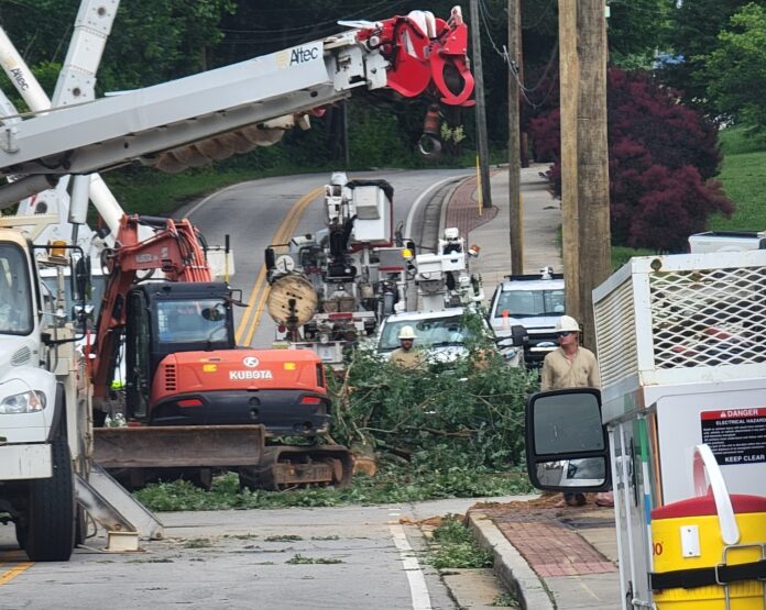 Georgia Power crews on Level Grove Road 2