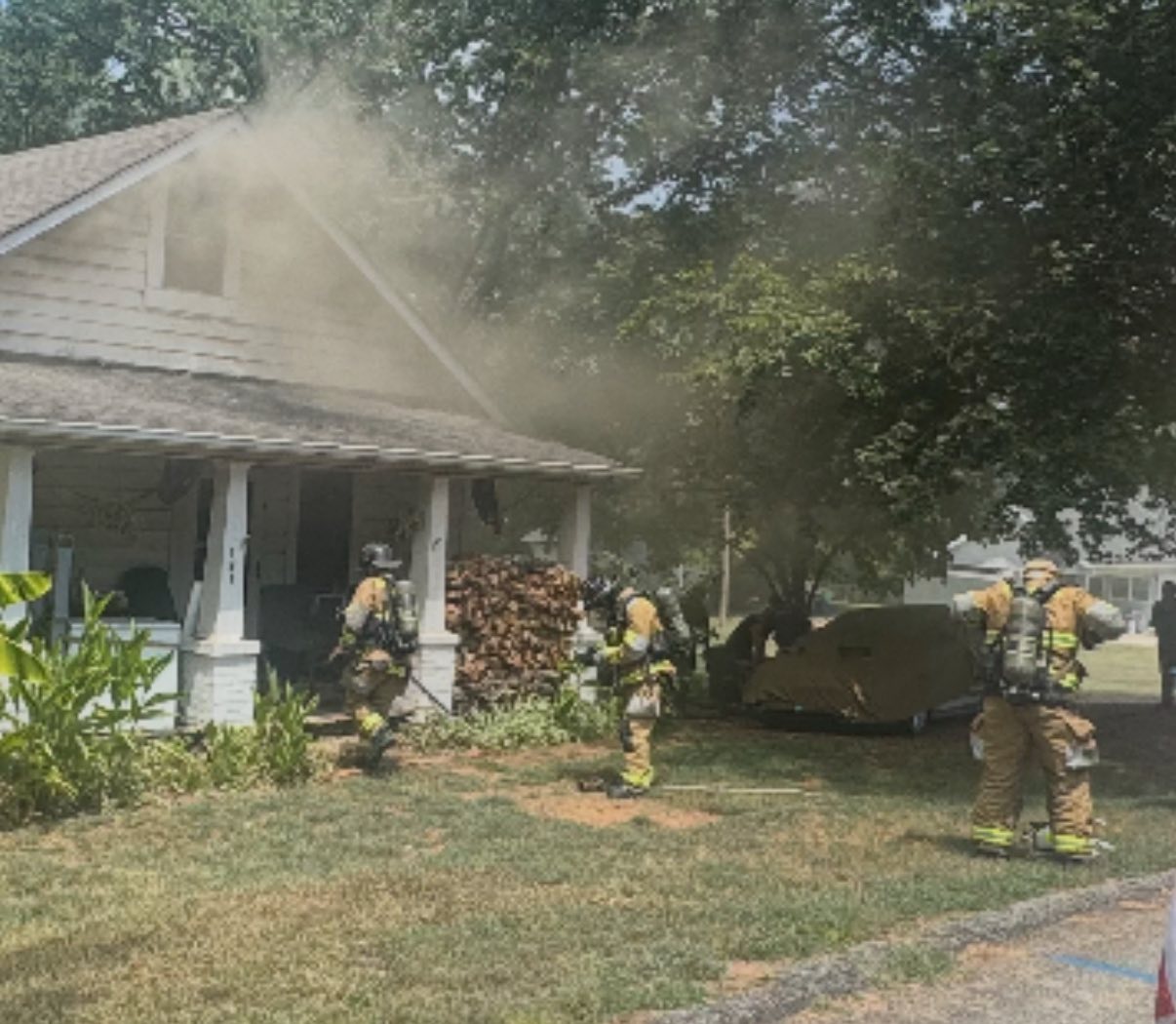 Firefighters rescue pets from Commerce house fire - Now Georgia