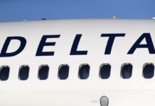 Delta pilot reports a close encounter with a July Fourth firework before landing in Chicago