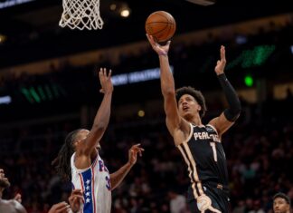 Johnson scores 35 in Hawks’ 126-116 win over 76ers