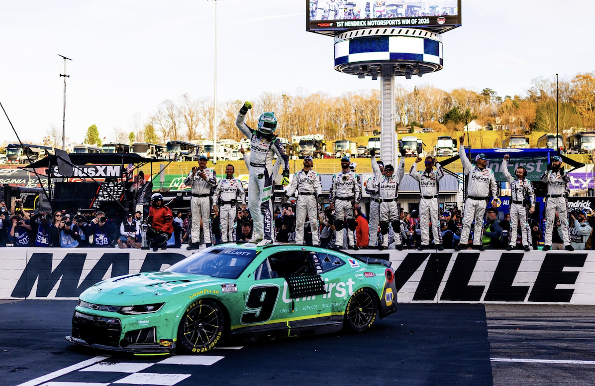Chase Elliott beats Denny Hamlin at Martinsville Speedway for 1st NASCAR win of season - Now Georgia