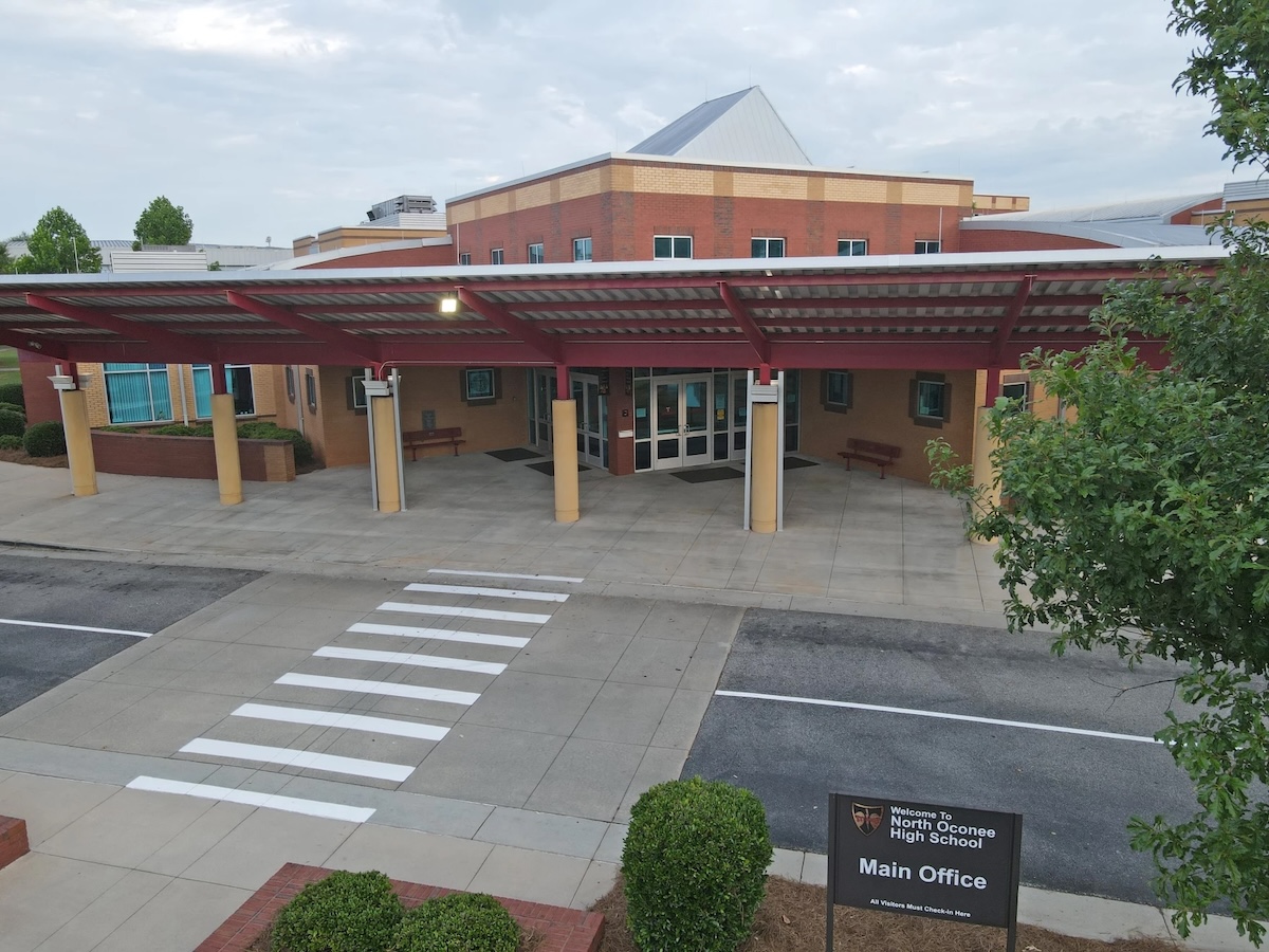 Middle school student arrested following bomb threat