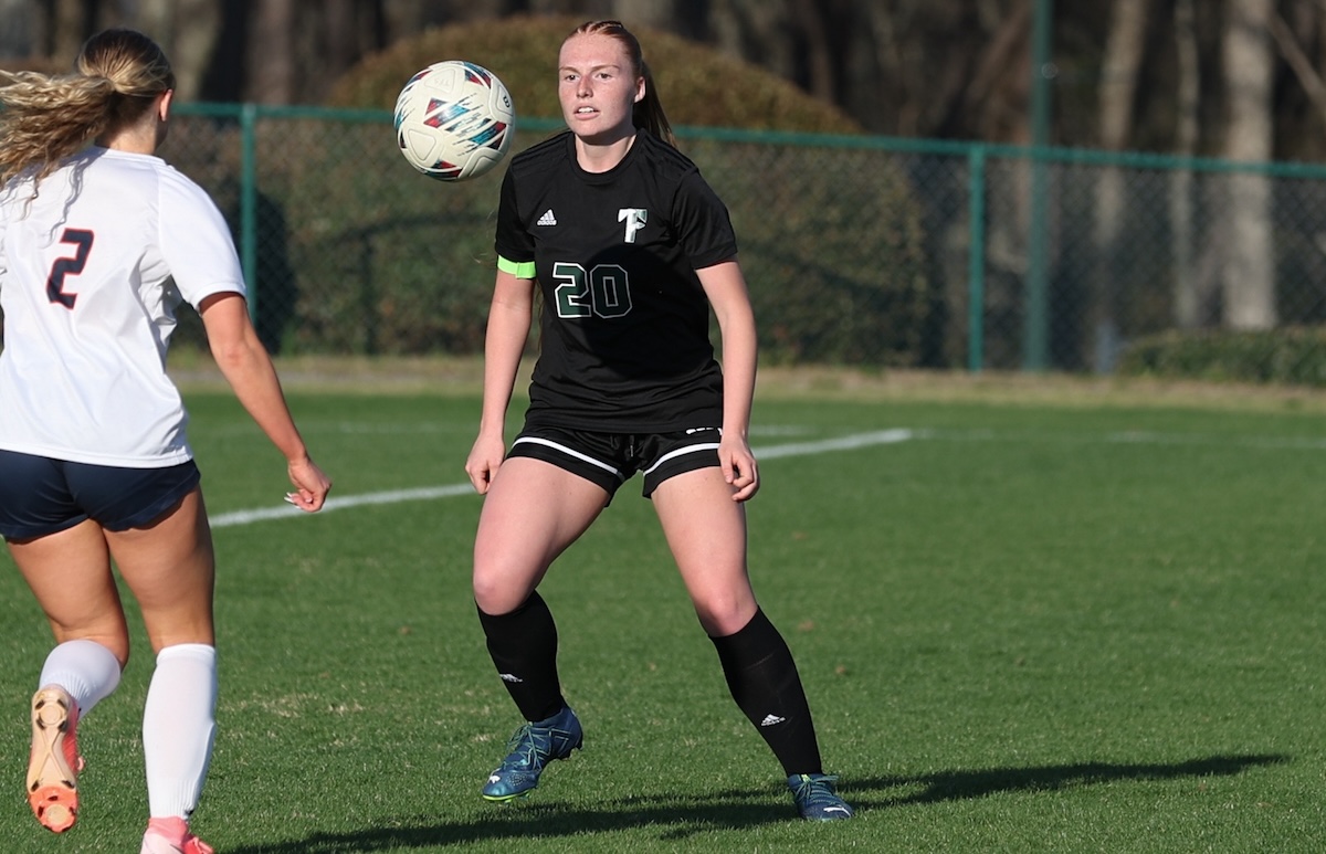 Turnquest, Sandoval lead Indians rout; Lady Indians split pair, advance to Tri-State title game
