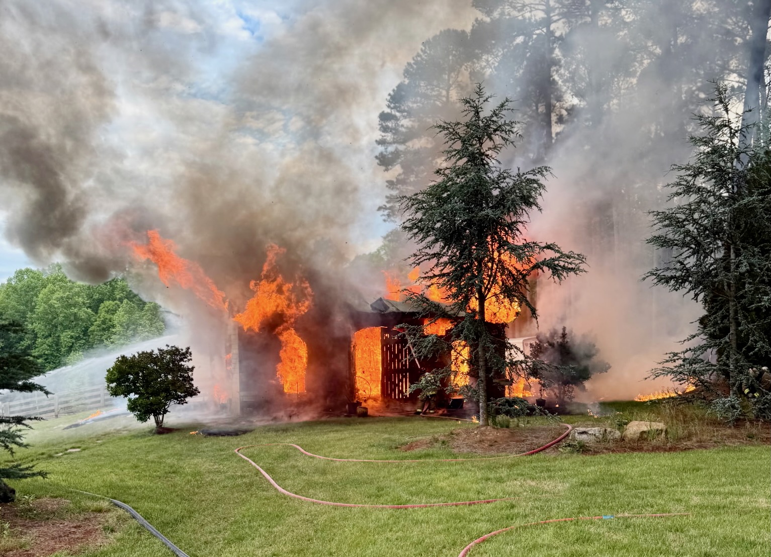 Structure fire destroys storage building in Banks County - Now Georgia