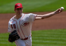 Reds overcome loss of Elly De La Cruz to hold off Braves 6-4
