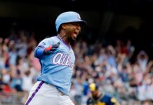Albies hits walk-off shot in 9th to lift Braves past Brewers 4-3