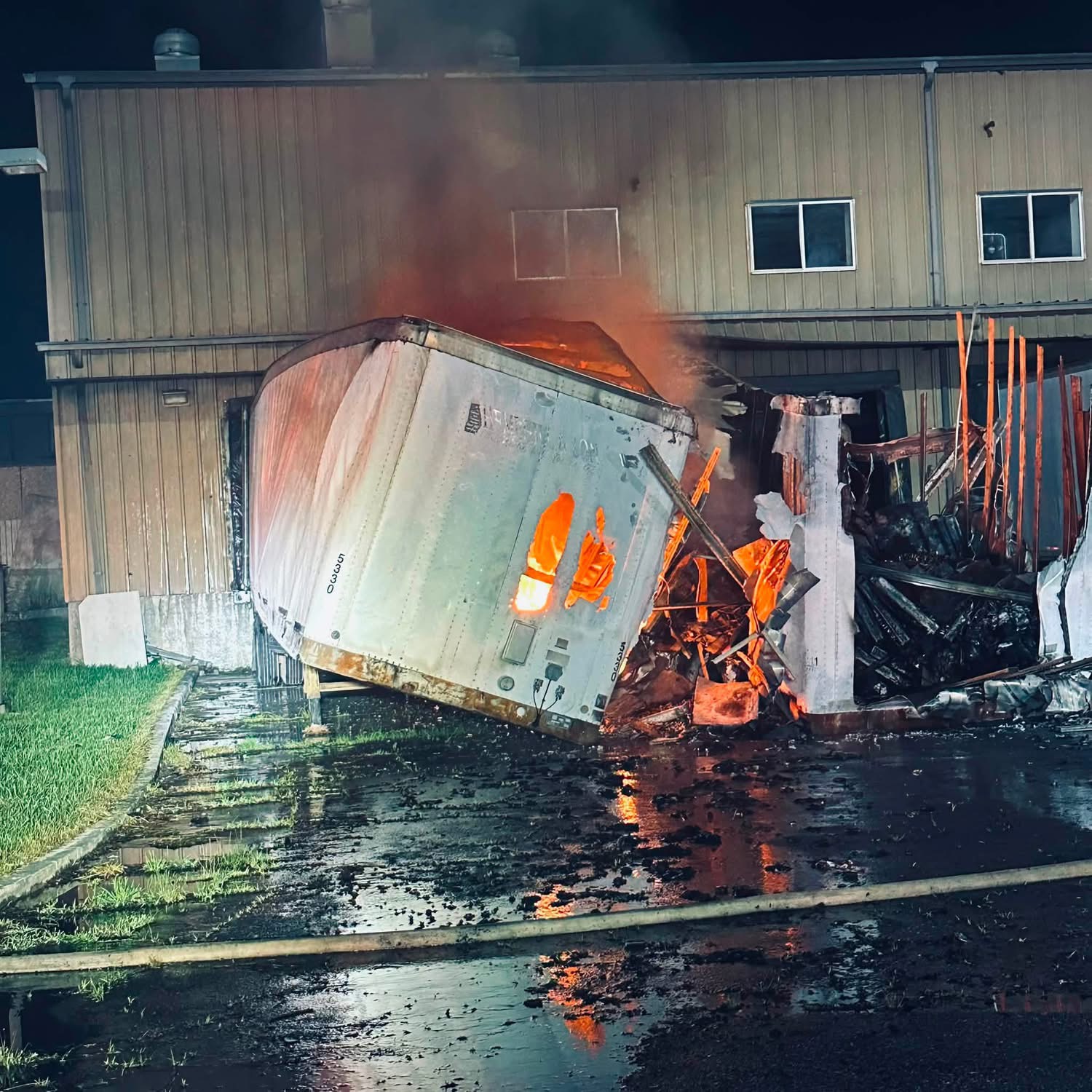 Lithium batteries complicate fighting Eastanollee commercial fire - Now Georgia