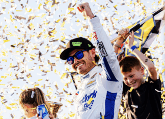 Kyle Larson extends Chase points lead with first NASCAR win at Talladega after last-lap scramble