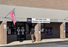 Georgians shatter first day early voting record